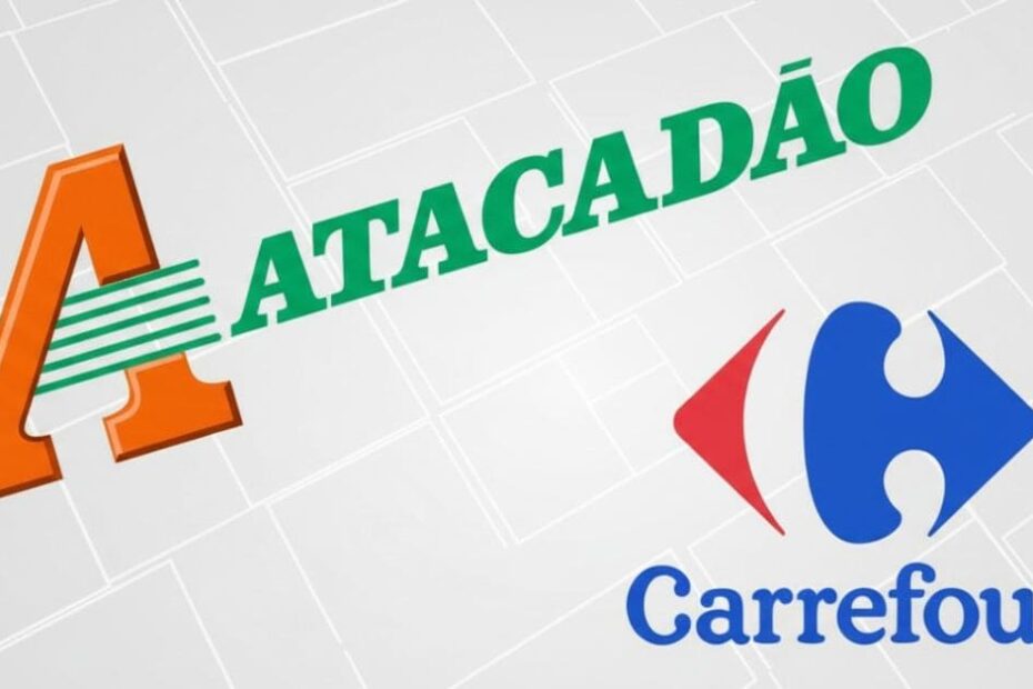 Logotipos do Atacadão (laranja e verde) e Carrefour (vermelho, branco e azul) em fundo claro.